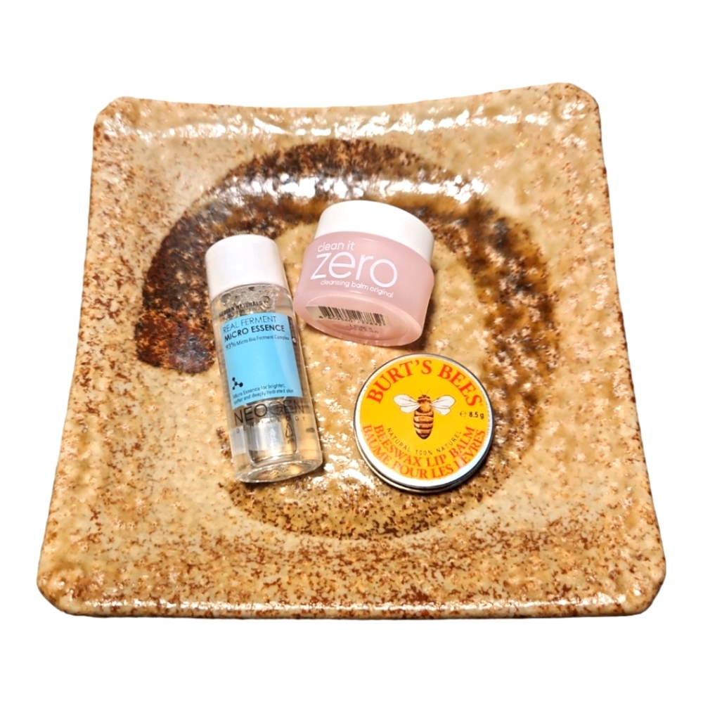BUNDLE SKINCARE CLEAN IT ZERO NEOGEN BURTS BEE BALM
